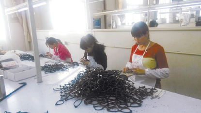 杜橋眼鏡如何逆勢突圍 從單一產品到辦公用品生態(tài)布局