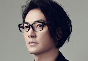 戴上與摘下 眼鏡如何重塑我們的顏值與氣質(zhì)